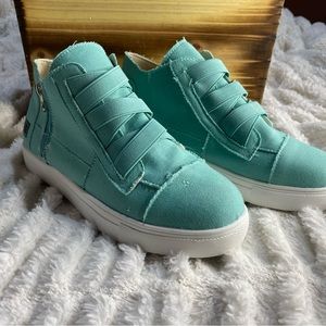 ❌❌SOLD❌❌
 Women’s Teal Sport Best Fashion zip up sneaker fashion shoe - Size 8